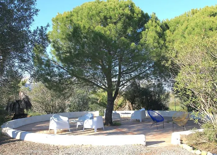 Amazing Apartment, With Pool, Close By