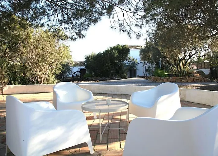 Amazing Apartment, With Pool, Close By *