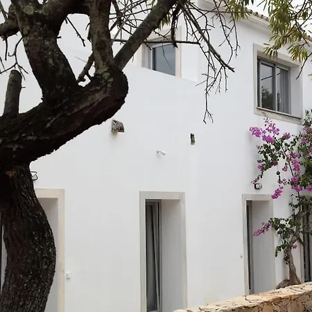 Amazing Apartment, With Pool, Close By